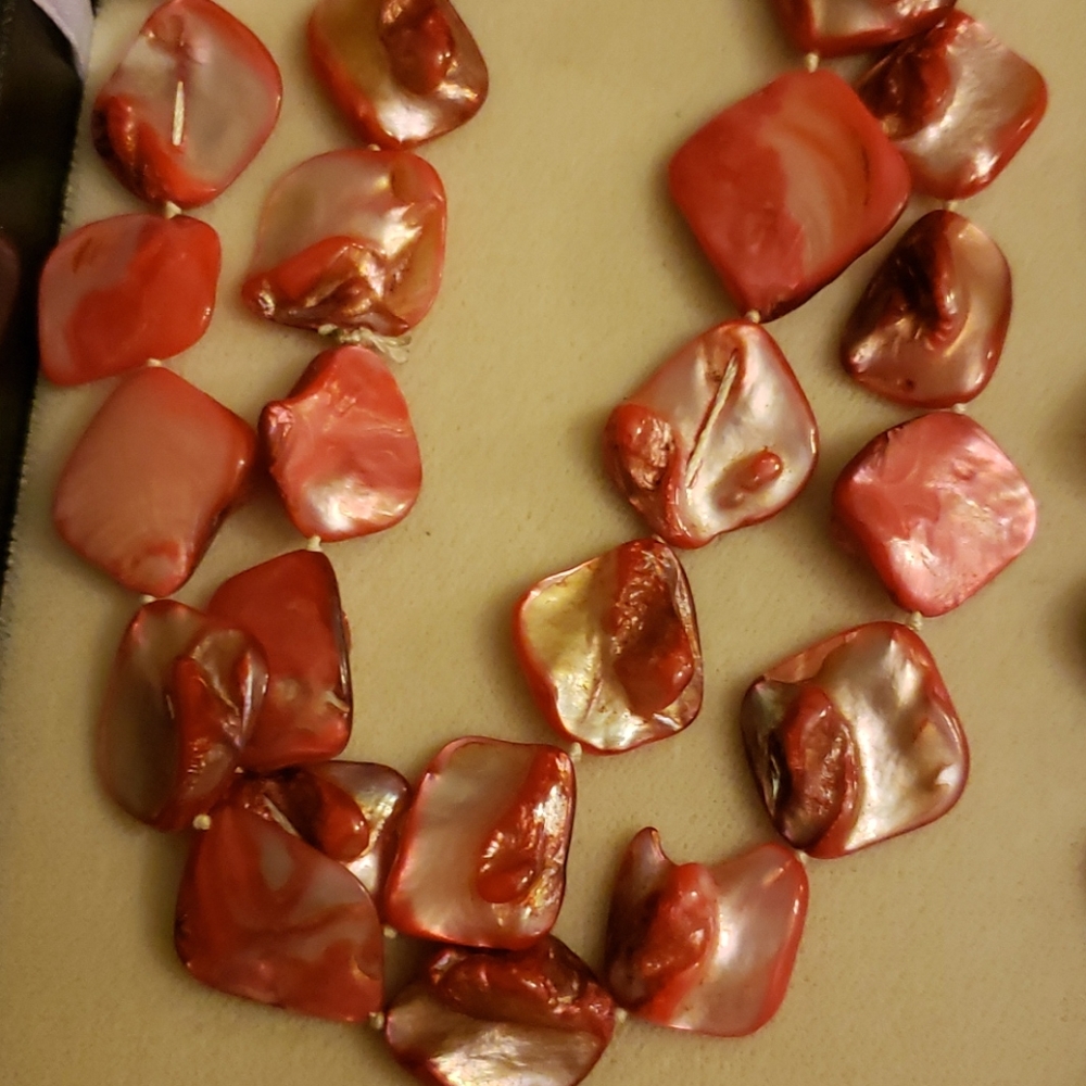 3 Colorful necklaces - Picture 3 of 4